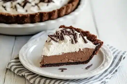 Easy 3-Ingredient No-Bake Chocolate Cream Pie